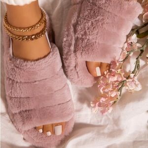 Faux Fur slipper sandals with elastic strap